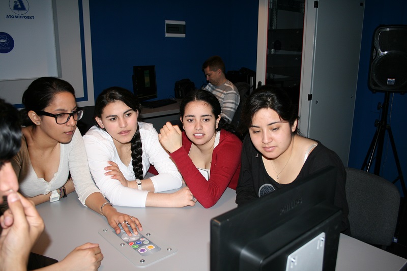 Фото к Иностранные студенты БНТУ посетили Информационный центр по атомной энергии