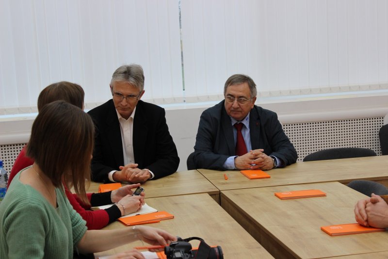 Фото к Венгерская делегация ознакомилась с работой ИЦАЭ