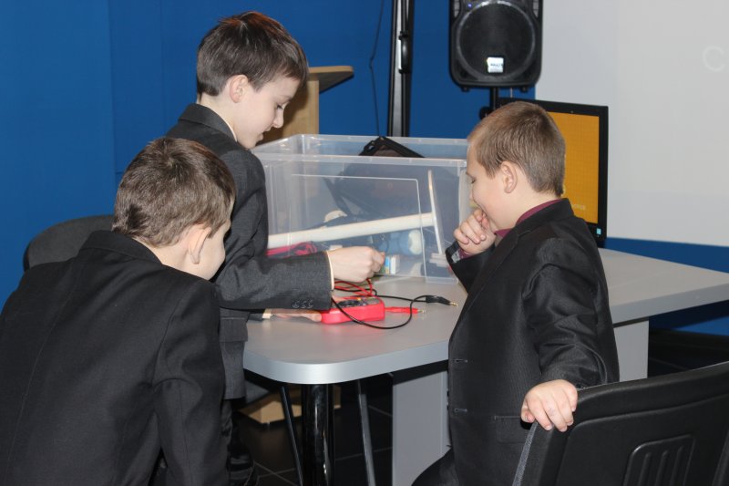 Фото к Школьники Минска изучили различные виды получения электрической энергии