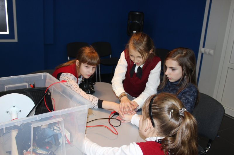 Фото к Школьники Минска изучили различные виды получения электрической энергии