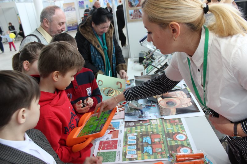 Фото к Информационный центр по атомной энергии побывал в «Мире детства»