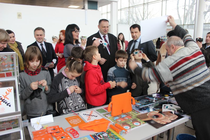 Фото к Информационный центр по атомной энергии побывал в «Мире детства»