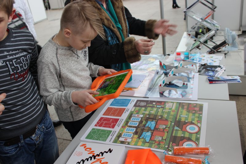 Фото к Информационный центр по атомной энергии побывал в «Мире детства»