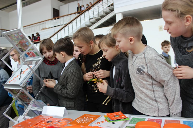 Фото к Информационный центр по атомной энергии побывал в «Мире детства»